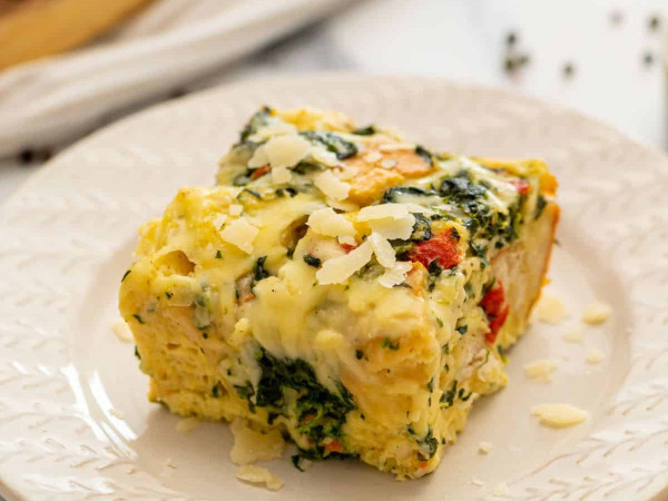 Breakfast Strata with Spinach and Mozzarella to Make in Advance