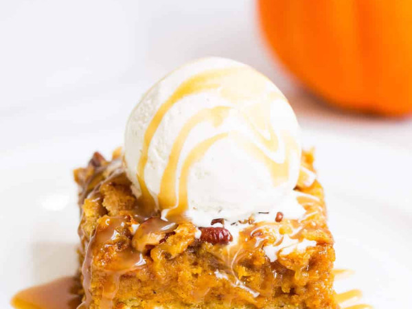 Pumpkin Crunch Cake Perfect for Coffee Lovers