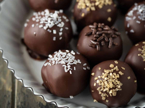 Nichola's Delicious Chocolate Chip Cookie Dough Truffles