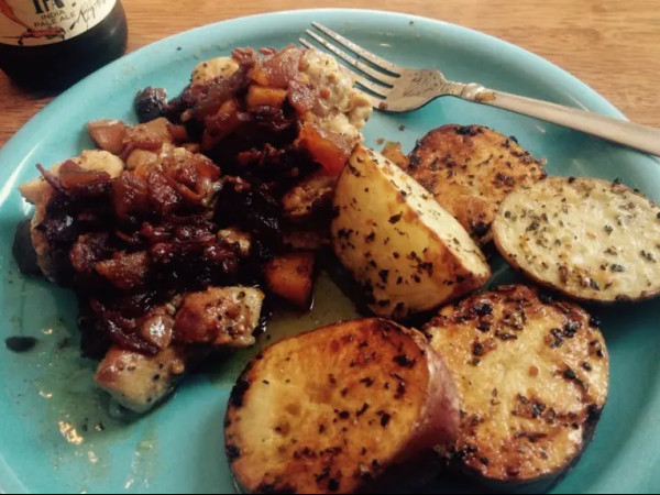 Tender Braised Chicken Thighs with Apple and Bacon Chutney, Accompanied by Roasted Red Potatoes