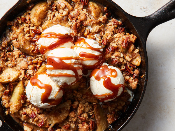 Delicious Caramel Apple Crisp
