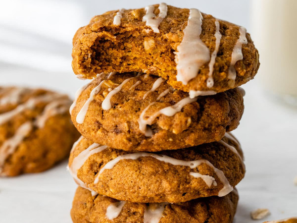 Chewy Pumpkin Oatmeal Cookies