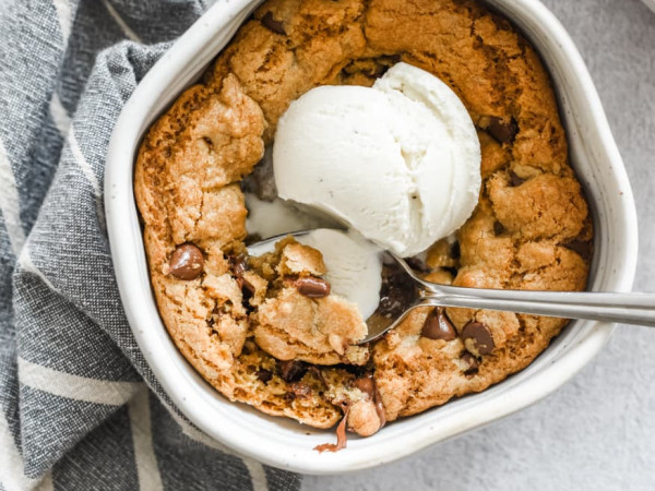 Oatmeal Cookie Treat in a Bowl