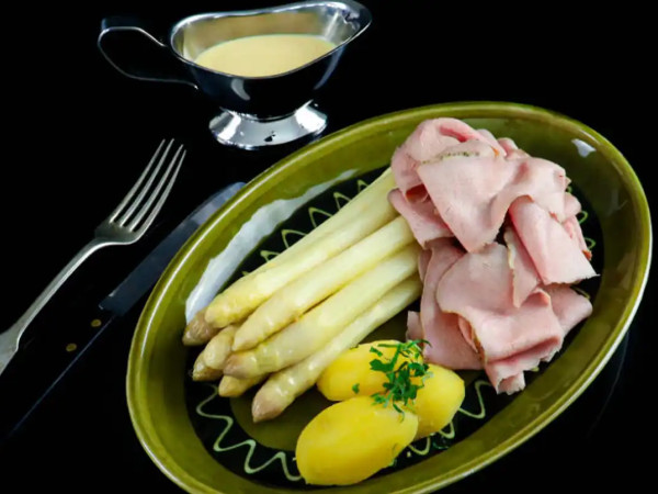Bundled Asparagus and Ham with a Rich Hollandaise Sauce