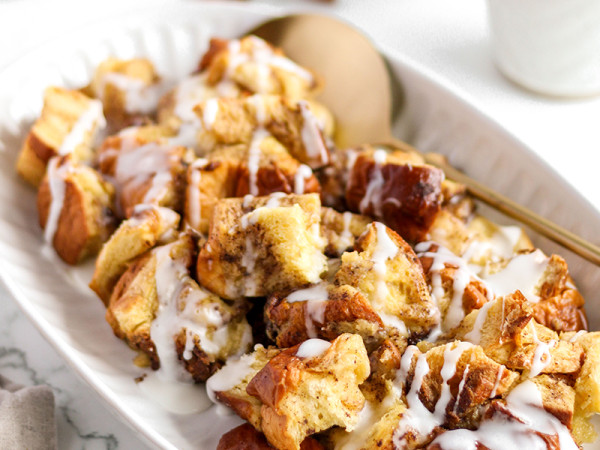 Easy Slow Cooker Apple Cinnamon Bread Pudding