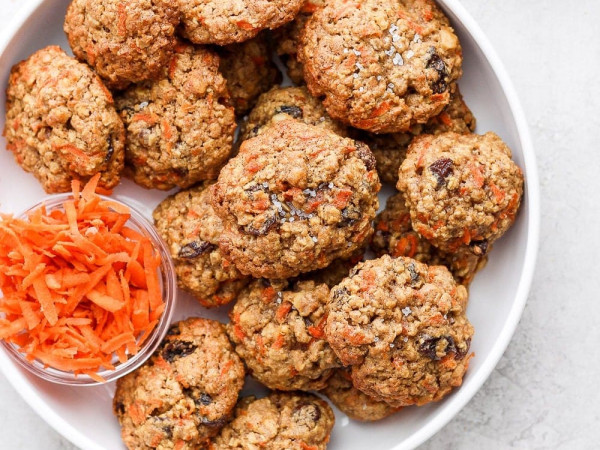 Cookies Made with Oats, Carrots, and Raisins