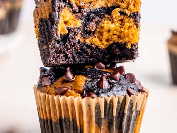 Muffins with Pumpkin and Dark Chocolate Chips