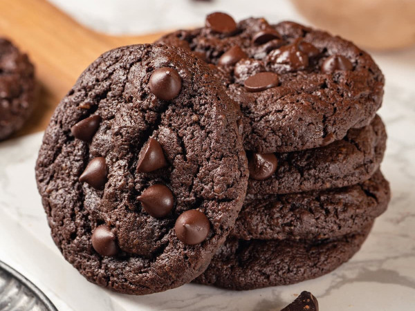 Rich and Chewy Chocolate Chip Cookies