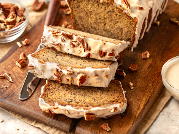 Cake with Banana and Buttered Pecans