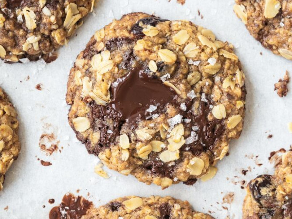 Spelt Flour Oatmeal Cookies with Raisins