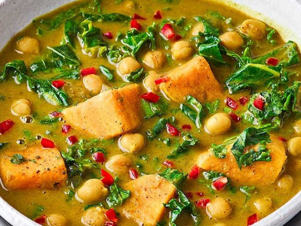 Curried Soup with Potatoes and Chickpeas