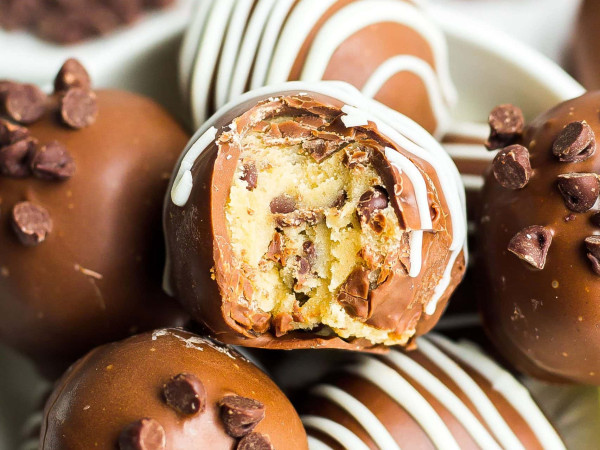 No-Fuss Chocolate Chip Cookie Dough Truffles