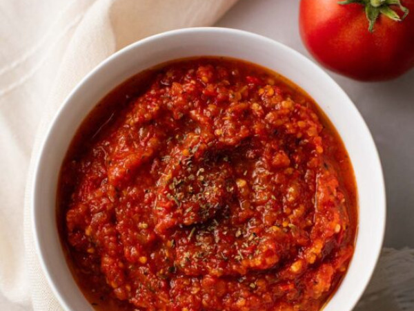 Pizza Sauce by Essanaye