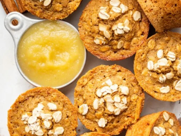Muffins Made with Applesauce and Oats