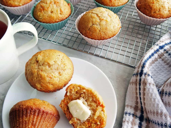 Muffins with Pineapple on the Bottom