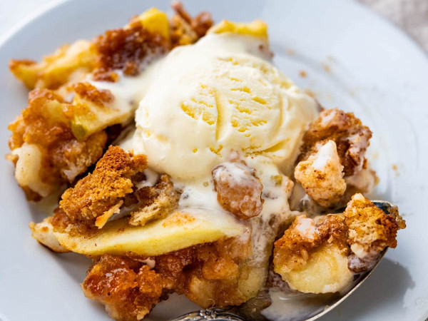 Slow Cooker Apple Brown Betty Delight