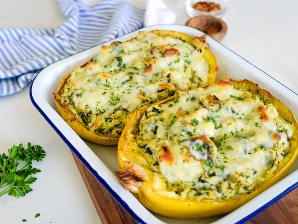 Cheesy Spinach and Roasted Garlic Spaghetti Squash
