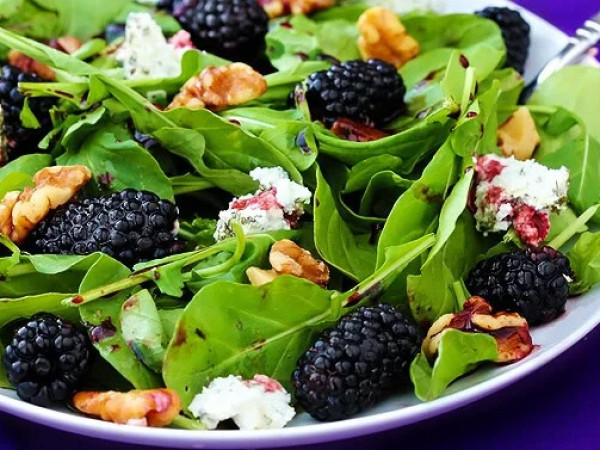 Boysenberry and Spinach Salad from Pati