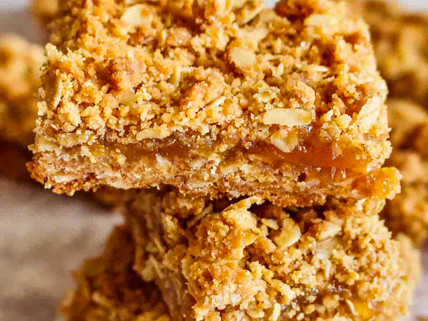 Bars with Apricot and Cherry and an Oatmeal Crumble