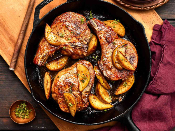 Pork Chops Accompanied by Pear Sauce