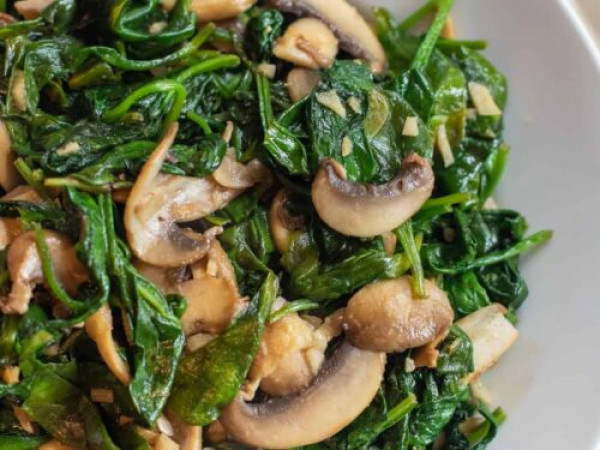 Spinach and Mushrooms in Balsamic Garlic Sauce