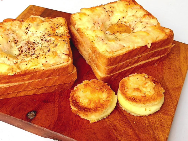 Creamy Cheese and Egg Sandwich