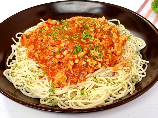 Pasta Tossed with Meat Sauce