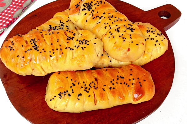 Bread Roll with Chicken Filling