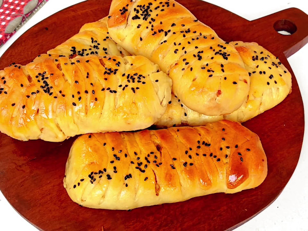 Bread Roll with Chicken Filling