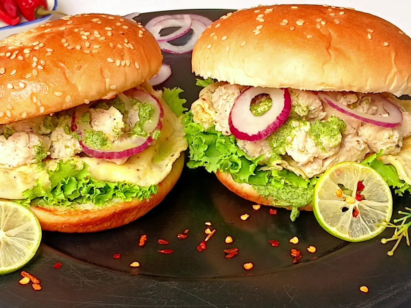 Chicken Burger with Creamy Topping