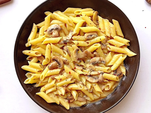 Mushroom Pasta with Creamy Sauce