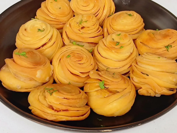 Flaky Pastry with Juicy Chicken Filling