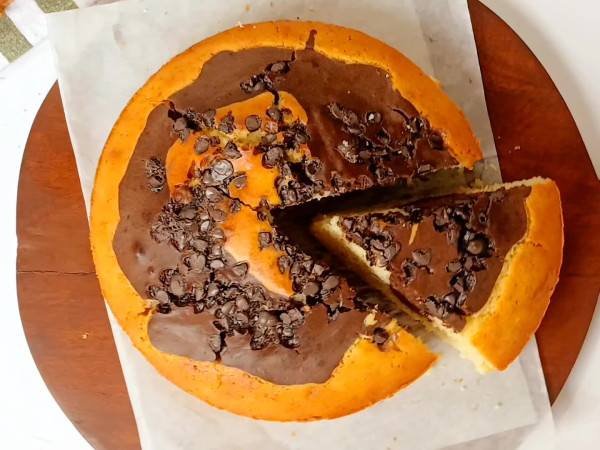 Marbled Vanilla and Chocolate Cake