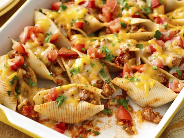 Tacos Served in Pasta Shells with Veggies