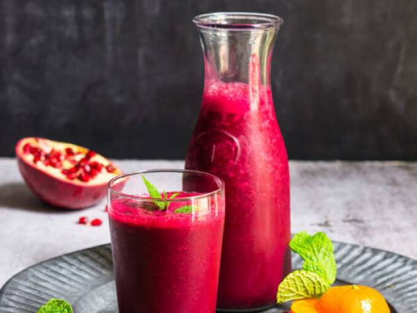 Smoothie with Guava and Pomegranate