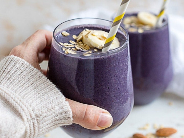 Smoothie Made with Blueberries and Almond Milk