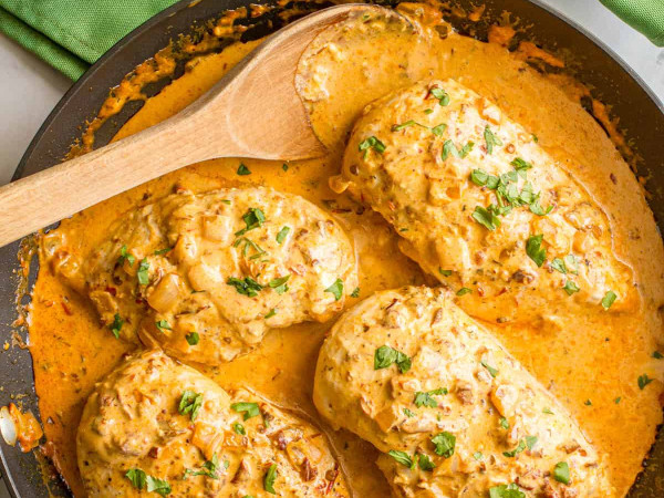 Sautéed Squash Accompanied by Creamy Chipotle Chicken Thighs