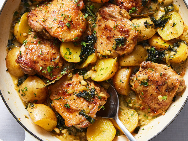 Chicken Roasted to Perfection with Croutons and Onions