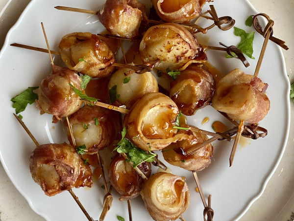 Sriracha Mayo and Air Fryer Bacon-Wrapped Scallops