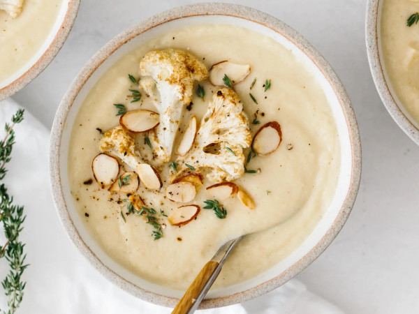 Deliciously Healthy Roasted Cauliflower Soup