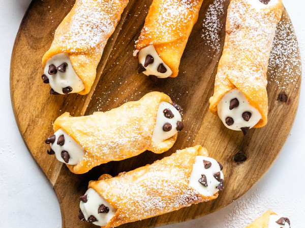 Chocolate Chip-Stuffed Cannoli