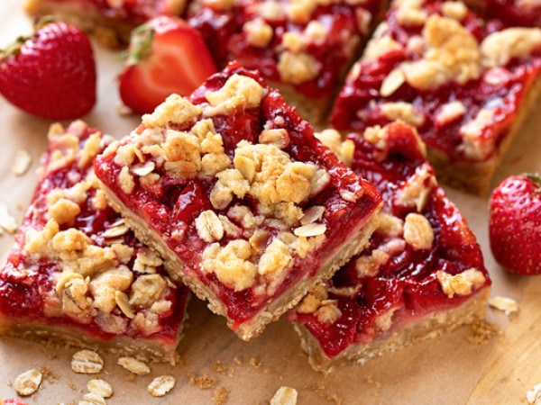 Strawberry-Infused Orange Oatmeal Bars