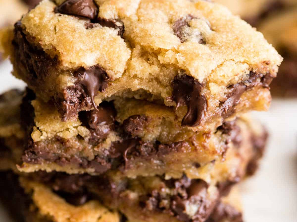 Abbey's Quick and Easy Chocolate Chip Cookie Bars