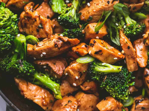 Broccoli and Chicken Stir-Fry Dish