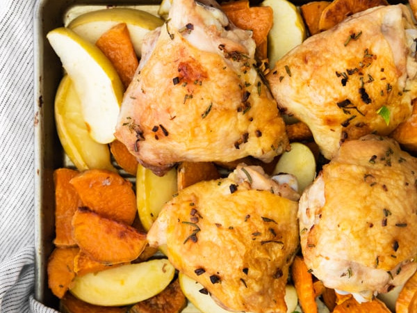 One-Pan Chicken and Apples: A Fall Delight