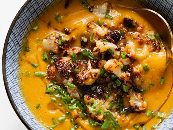 Hearty Vegan Soup Featuring Sweet Potatoes and Cauliflower