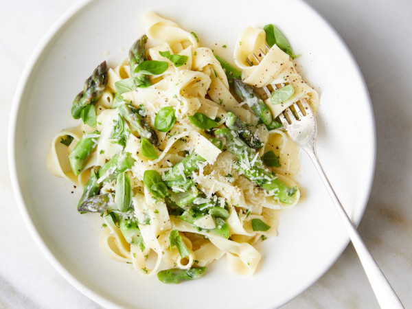 Fettuccine Pasta with Spring Peas and Smoked Turkey