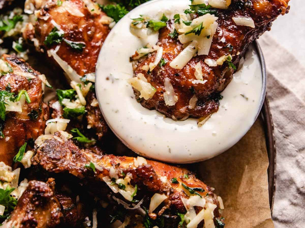 Keto-Friendly Chicken Wings with Garlic and Parmesan