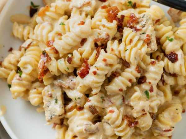 Ranch Chicken and Pasta with Crispy Bacon