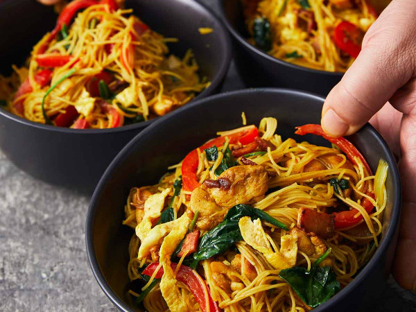 Singapore Chicken Stir-Fried Noodles